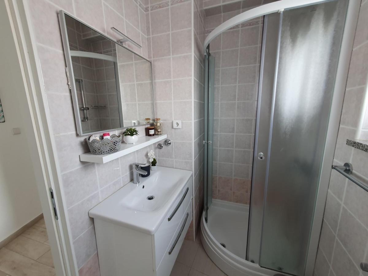 Apartment Danijela Novalja Eksteriør bilde